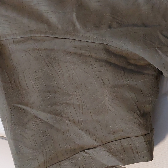 Men's Hawaiian Shirt - Picture 4 of 7